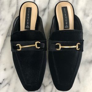 The Steven by Steve Madden Black Velour Razzi Mule